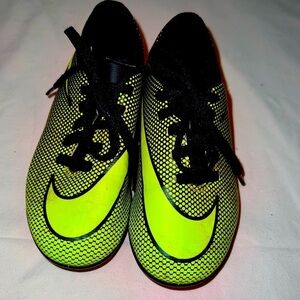 𝅺SPRING soccer season has begun. SCORE with these Neon NIKE cleats!